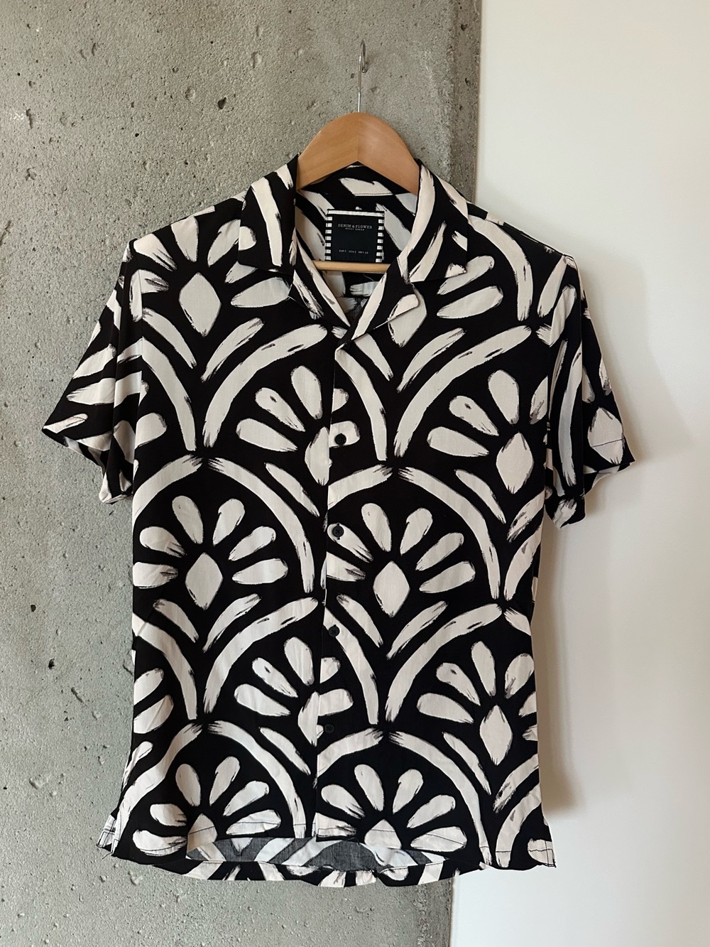 Men's Black & White Short-Sleeve Patterned Button-Down Summer Shirt S